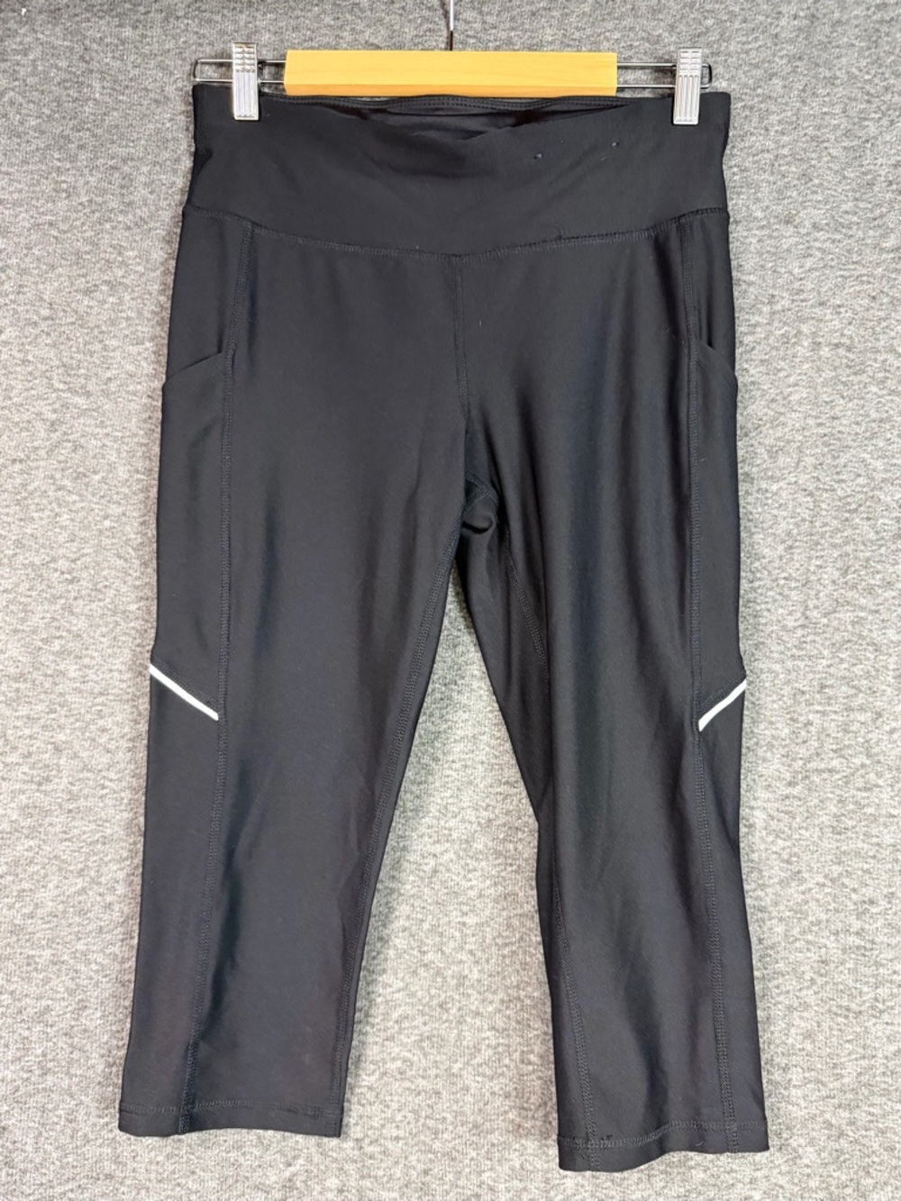 Xersion Black Capri Leggings Size M Petit Pockets Reflective Athletic Activewear